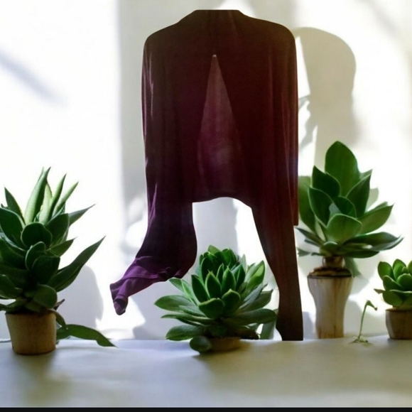 Cardigan Open front Wine color asymmetrical design size medium, in good … - Picture 2 of 8